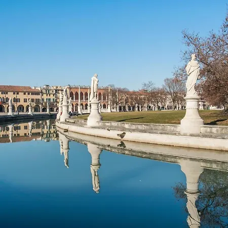 Prato Della Valle Red & Blu Падуя