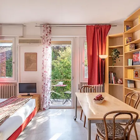 Prato Della Valle Red & Blu