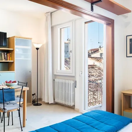 Prato Della Valle Red & Blu Daire Padova