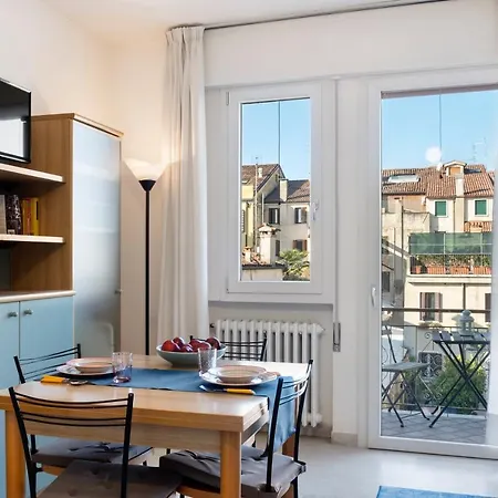 Prato Della Valle Red & Blu * Padova