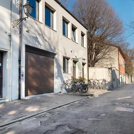 Prato Della Valle Red & Blu Daire *