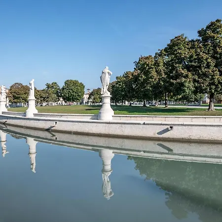 شقة Guesthost - Prato Della Valle Red & Blu بادوفا