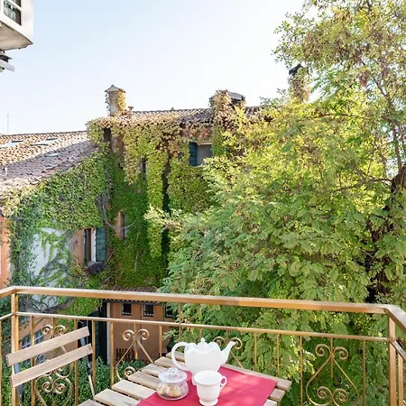 Prato Della Valle Red & Blu Апартаменты Падуя