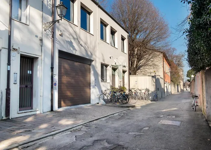 Guesthost - Prato Della Valle Red & Blu Lägenhet *