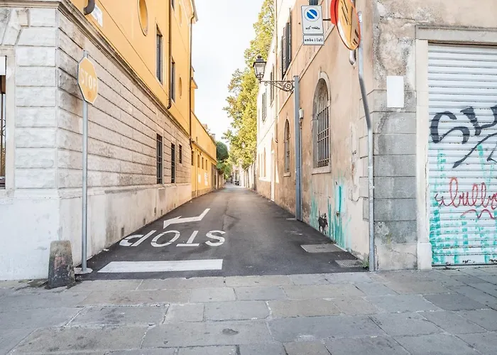 Guesthost - Prato Della Valle Red & Blu Διαμέρισμα